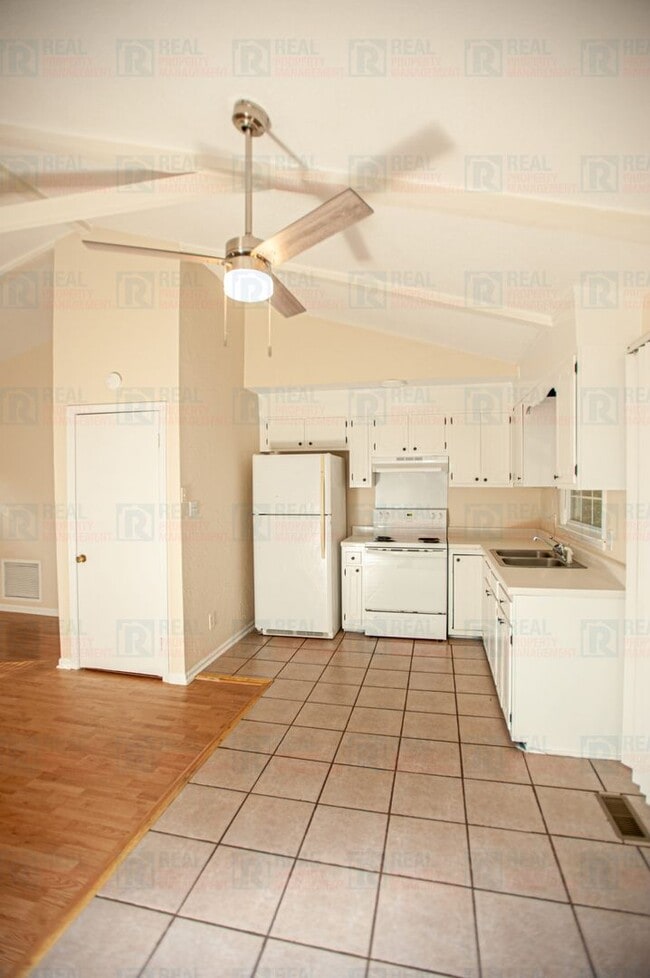 Primary Photo - 8722 Rollingwood Rd