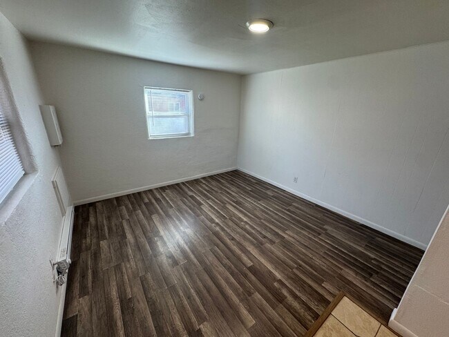 Building Photo - 2712 W Colorado Ave