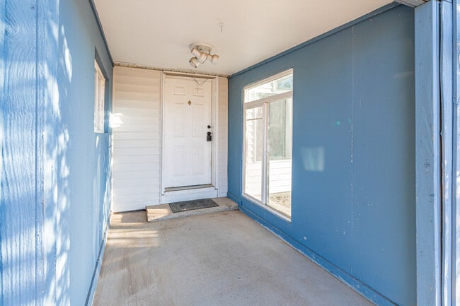 Building Photo - 20945 Via Duran Point