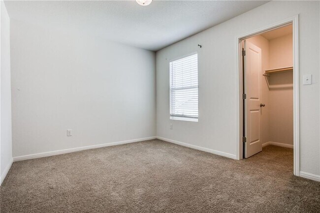 Building Photo - 509 Peony Ct