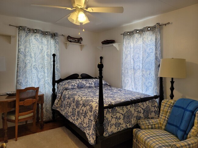 bedroom - 206 Kanawha Ave