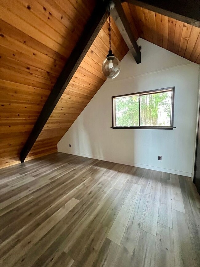 Building Photo - Charming 2 Bedroom House overlooking Birch...