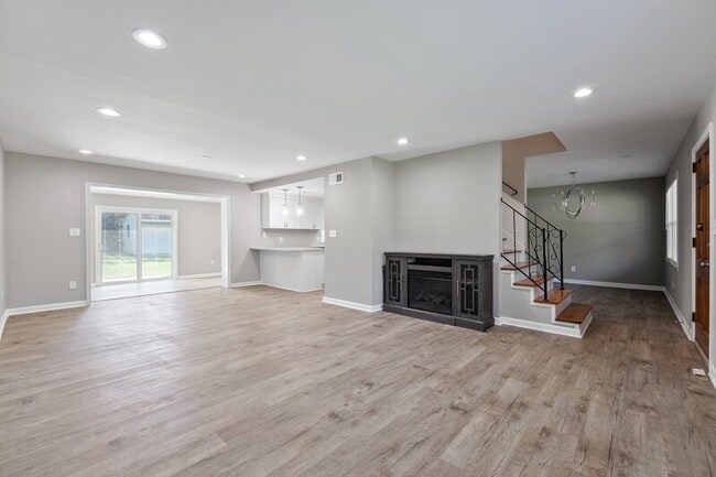 Building Photo - 505 NW Forrest Pk Ct