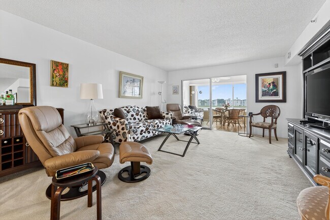 Building Photo - 14095 Royal Vista Dr