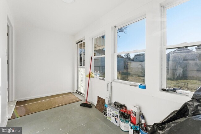 Building Photo - 140 Maddock Ave