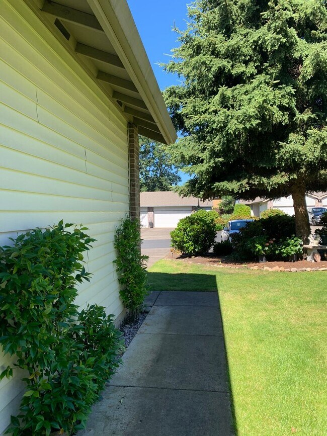 Building Photo - 2 Bed 2 Bath Summerwood Village Condo! Move In Special!