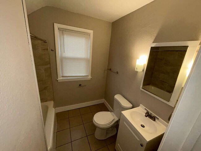 Building Photo - Two units, one home!