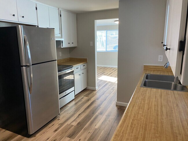 Building Photo - Spacious Single-Story Living with Modern Comforts and Outdoor Appeal