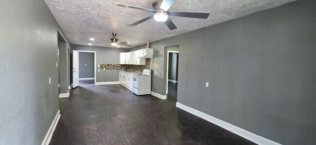 Building Photo - 5701 County Rd 288