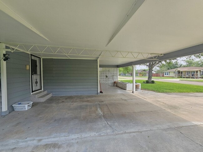 Building Photo - 317 Ebony Ave