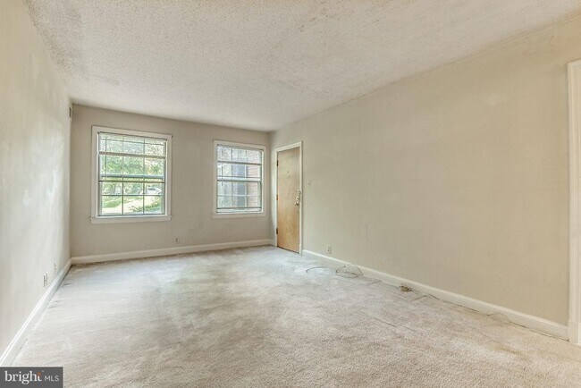 Building Photo - 2401 Arlington Blvd