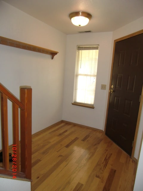 Building Photo - East hill Kent Seven Oaks Community Custom 2 story home - 3 bed 2.5 home with 2 car garage. Avail...