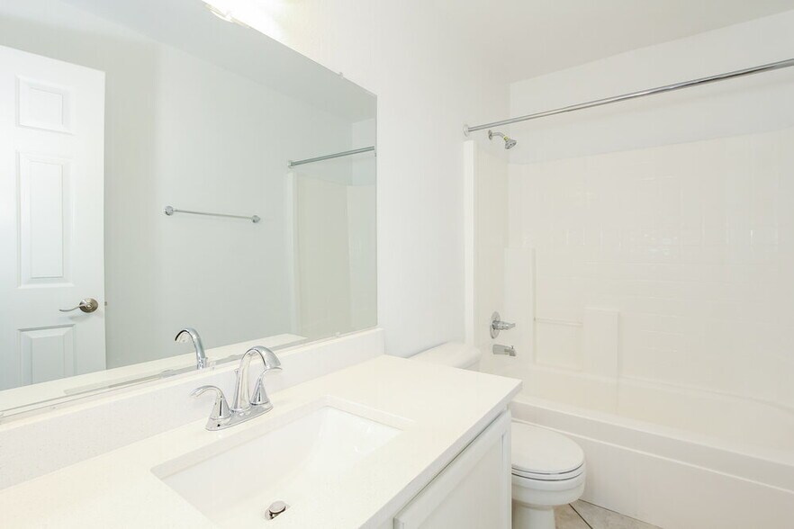 Building Photo - 9561 N 85th Dr