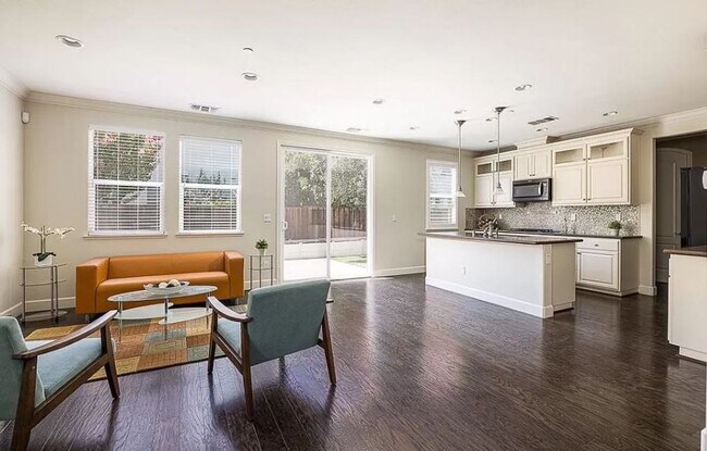 Building Photo - $4195.00 - Gorgeous and Ready for Move-In! Spacious 4 Br / 2.5 Ba in South Gilroy