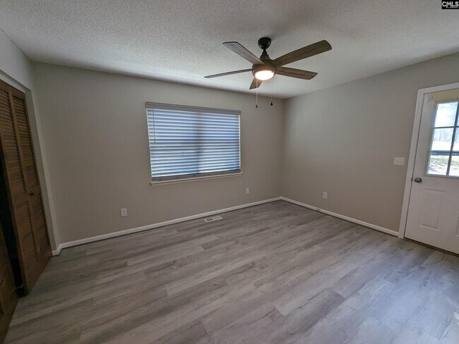 Building Photo - 404 Fox Squirrel Rd