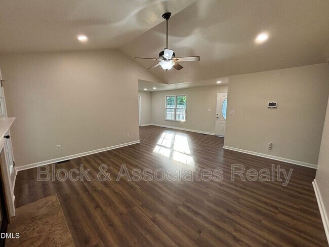 Building Photo - 170 Devin Dr