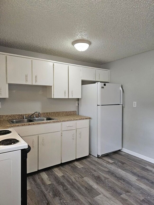 Building Photo - 2-Bed, 1-Bath Home for Lease!