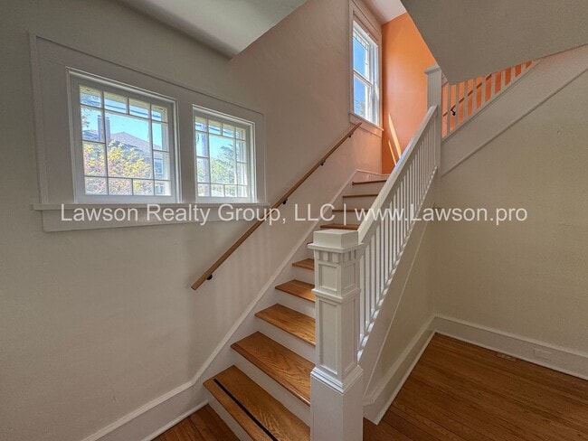 Building Photo - Large Raleigh Court Home on a Corner Lot