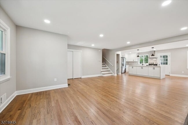 Building Photo - 19 Braidburn Way