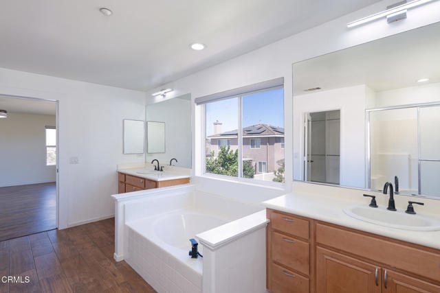 Building Photo - 778 Entrada Dr