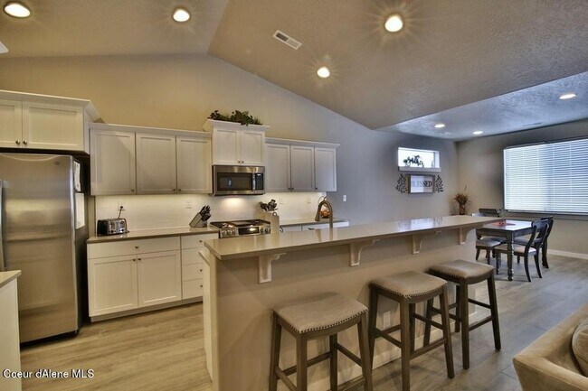 Building Photo - 13373 N Loveland Way