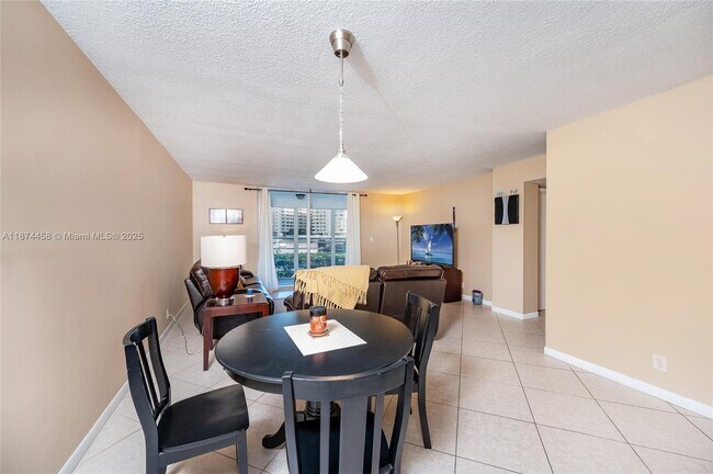 Building Photo - 100 Golden Isles Dr