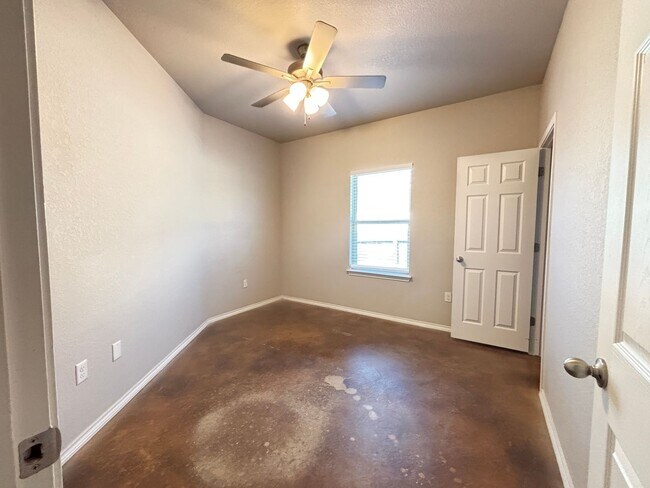 Building Photo - Luxury Duplex in Seguin with 3-bed, 2-bath...