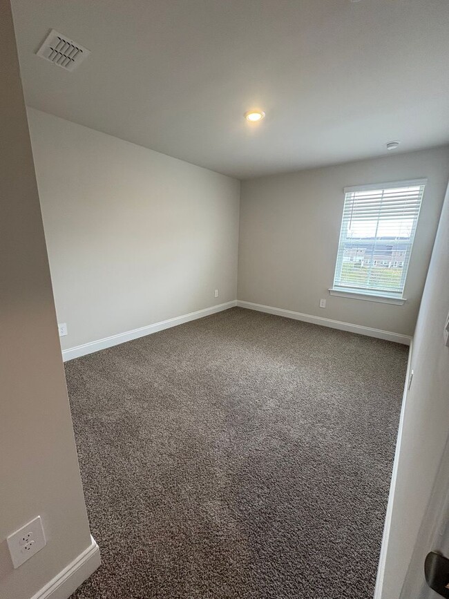 Building Photo - Brand New 3 Bedroom Gallatin Townhome