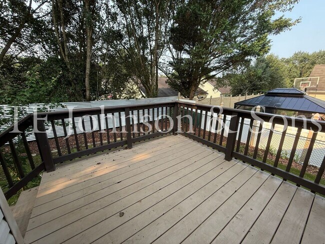 Building Photo - Charming One Level 3 Bedroom Home with Fenced Yard, Garage, and Deck