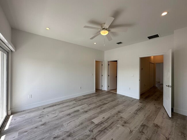 Building Photo - 815 NE 17th Ave