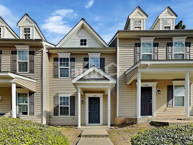 Building Photo - 1209 Plexor Ln