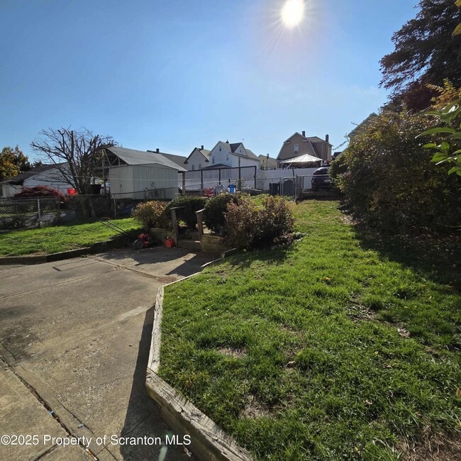 Building Photo - 1165 W Elm St