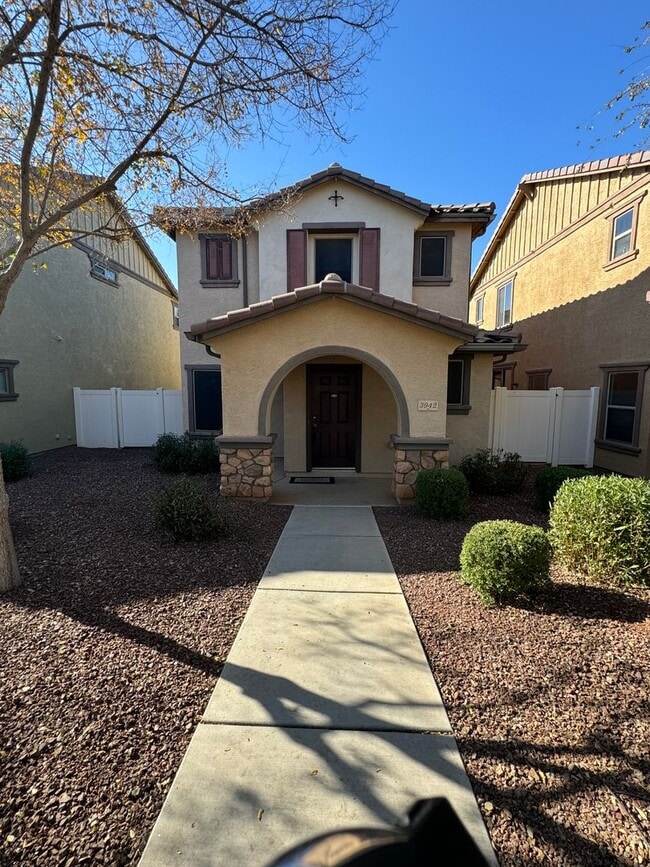 Building Photo - Fantastic 3-bedroom, 2-bathroom townhome -...