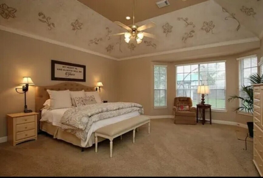 Building Photo - 5714 Sunset Oak