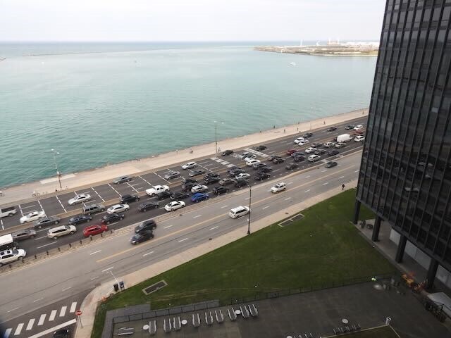 Building Photo - 910 N Lake Shore Dr