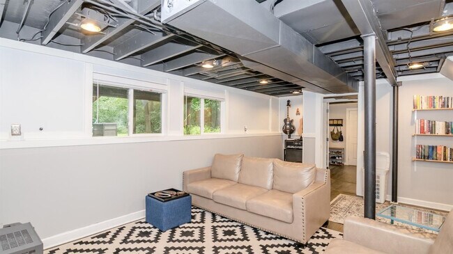 Building Photo - 406 Manor Dr