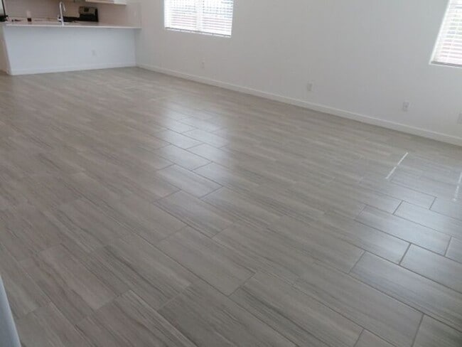 Building Photo - ****$500 off December Rent****Beautiful 5 Bedroom 3 Bath In Mystic at Lake Pleasant