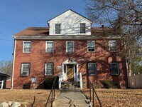 Building Photo - 814 Sunset Ave