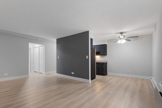 Building Photo - 6021 N Winthrop Ave