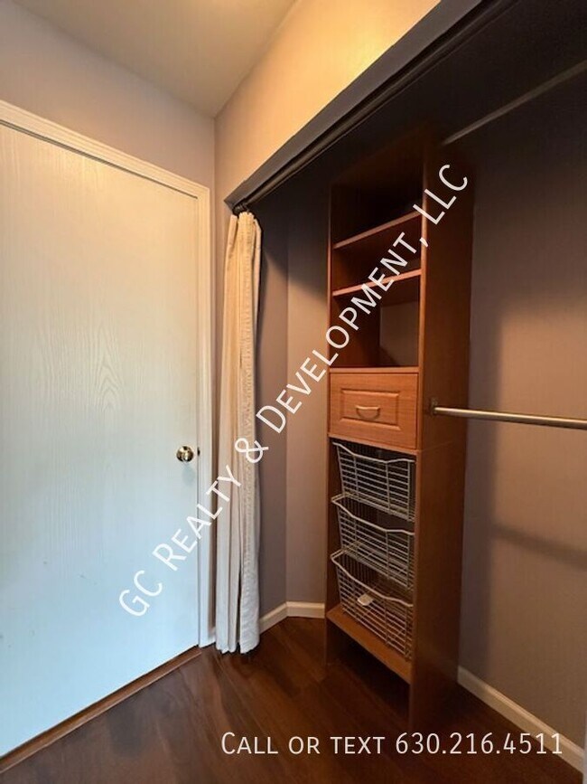 Building Photo - 308 Windsor-Unit A