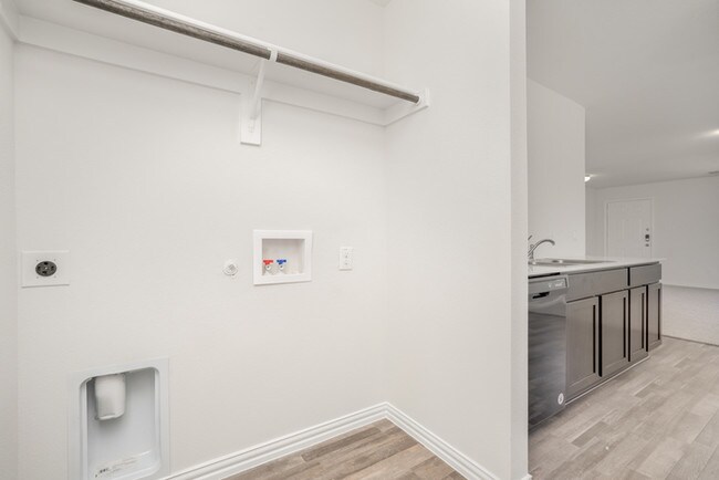 Building Photo - 1102 W 34th St