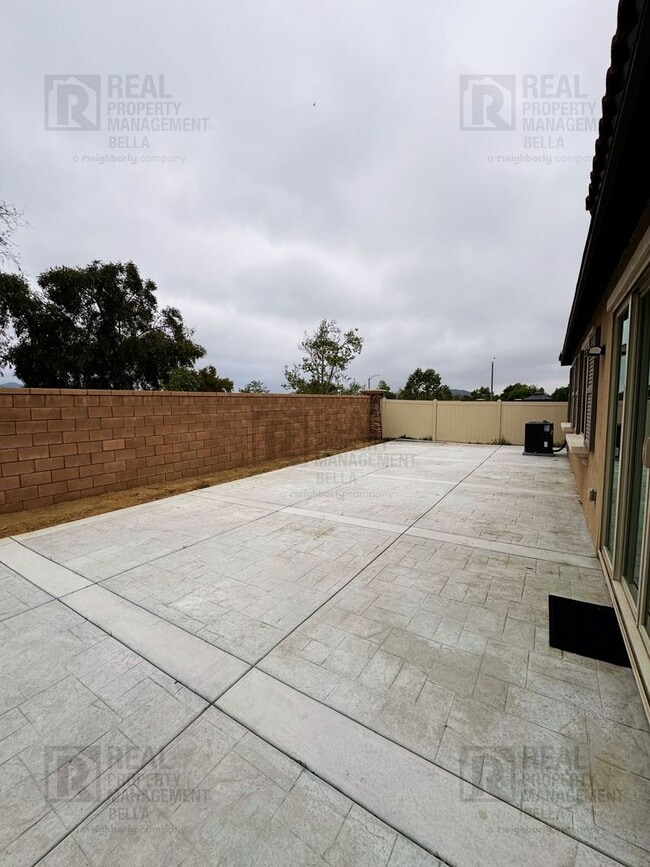 Building Photo - Beautiful 3 Bed, 2 Bath Single-Story Home in McSweeny Farms with Open-Concept Living