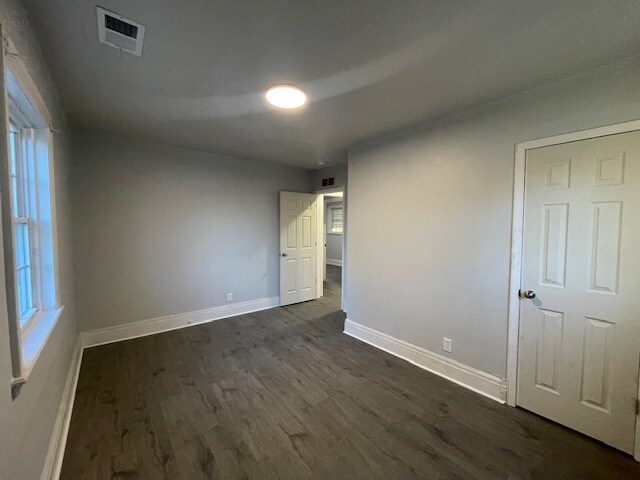 Building Photo - 118 Bermuda Ave