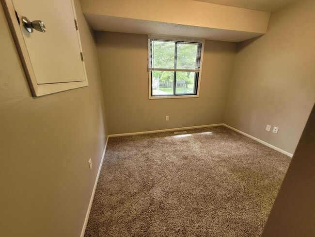 Building Photo - 3 Bedroom with Fenced Yard!