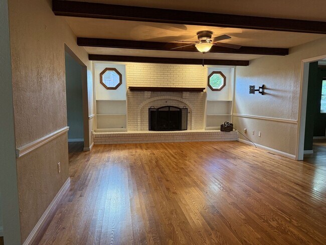 Building Photo - Available now-  4 Bedroom house in O'Fallon