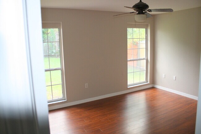 Building Photo - Beautifully Updated 2 bed 2 bath in  Seven Springs