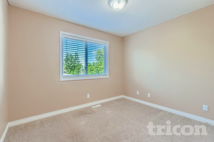 Building Photo - 2207 Raspberry Ct