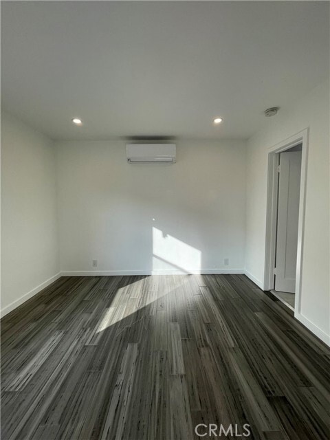 Building Photo - 357 E Plenty St