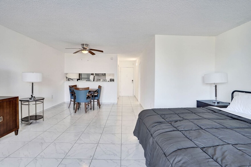 Building Photo - 777 NW 155th Ln