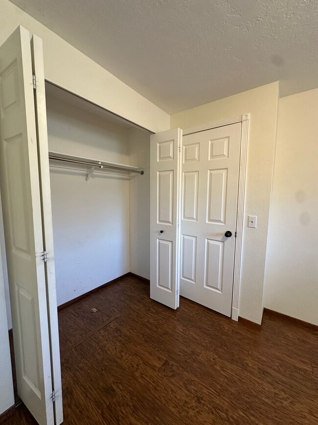 Building Photo - 3 Bed | 2 Bath | 1.17 Acres | Single-Level Home | Mountain Views
